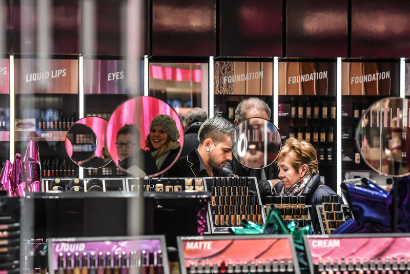 Sampah kemasan kosmetik