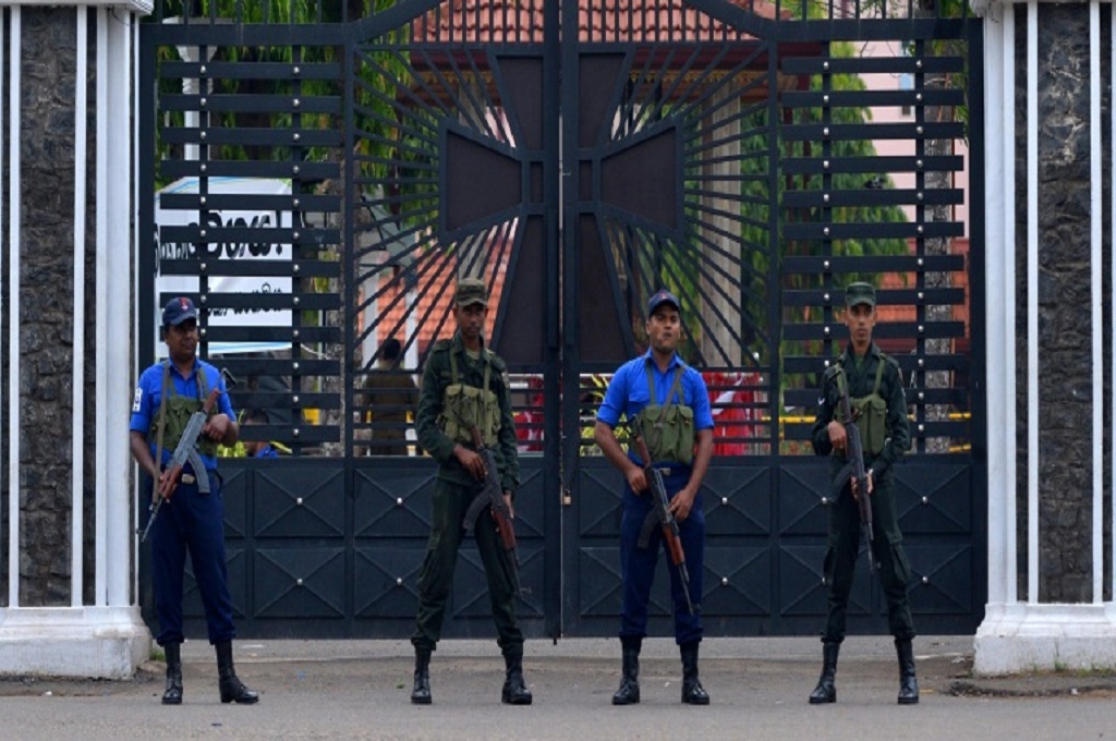 Aparat keamanan menjaga semua tempat ibadah di Sri Lanka, Minggu 28 April 2019.