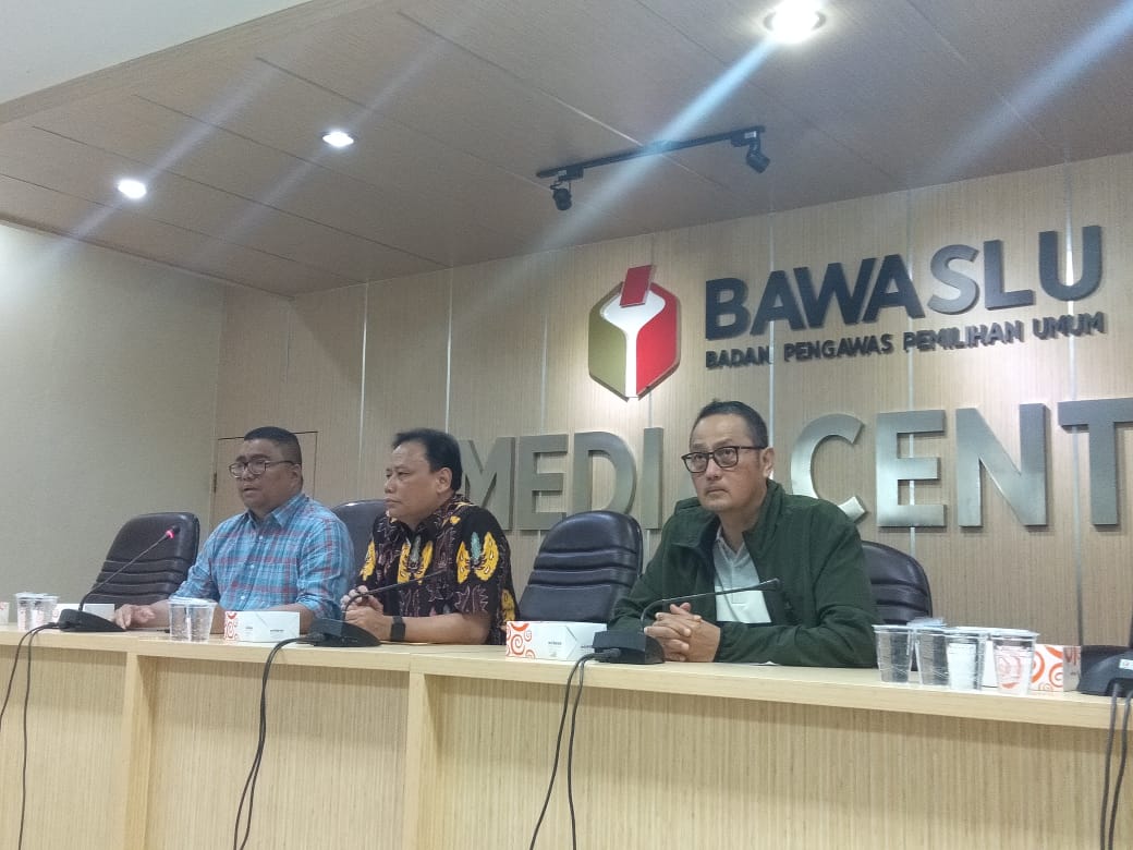 Bawaslu pada Sabtu (13/4) menginformasikan sanksi terhadap mereka yang masih kampanye saat masa tenang.