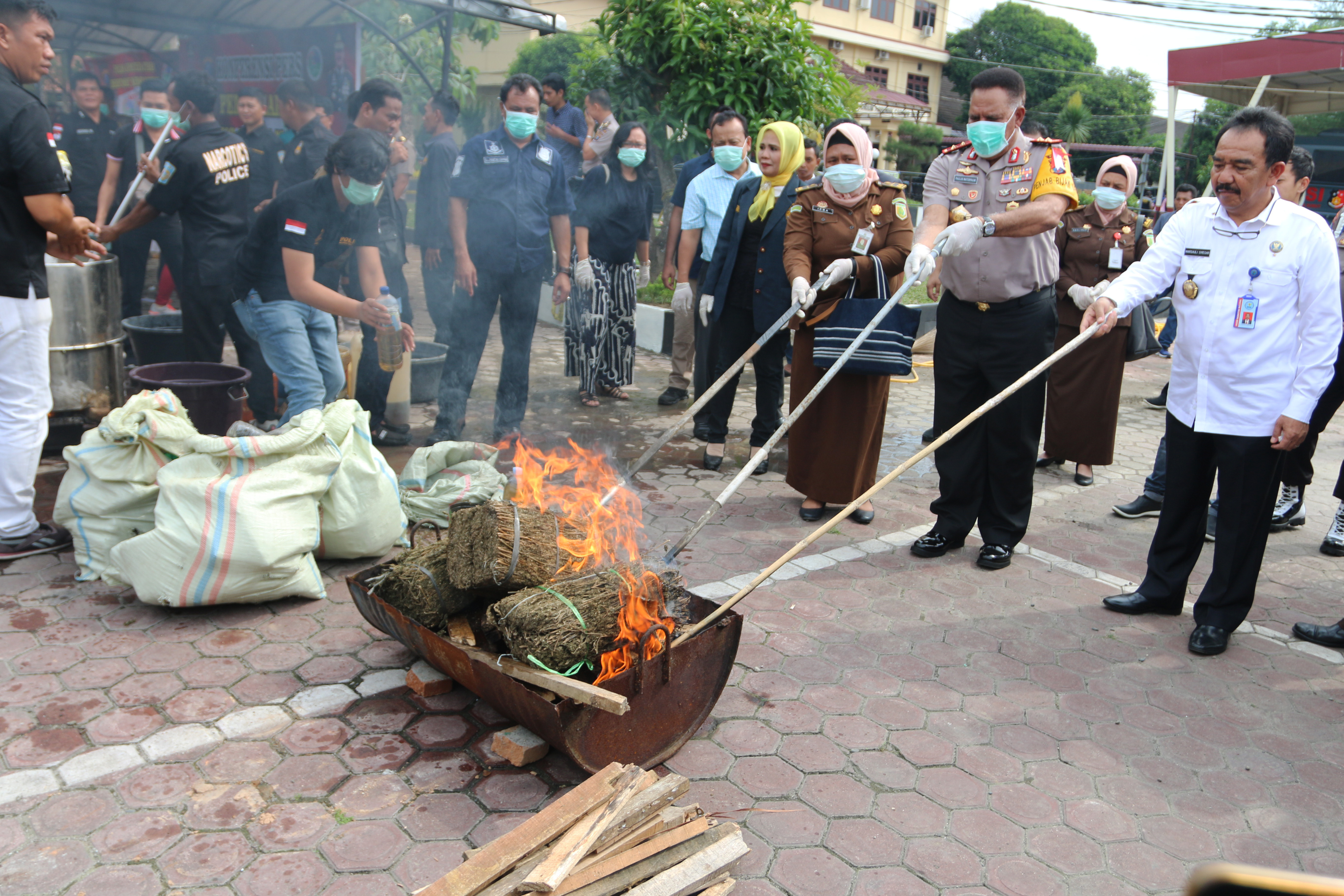 Polda Sumut memusnahkan 48,3 Kg sabu, 73,6 Kg ganja kering dan 280 butir pil ekstasi dari puluhan kasus narkoba hasil penangkapan