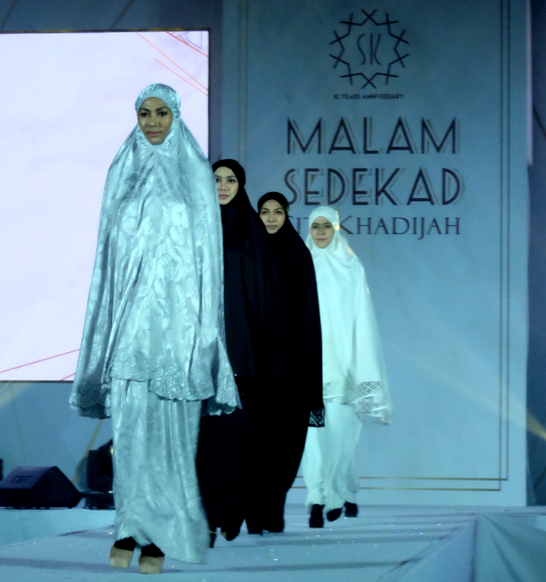 Peragaan mukena Siti Khadijah di Malaysia, Kamis (4/4)