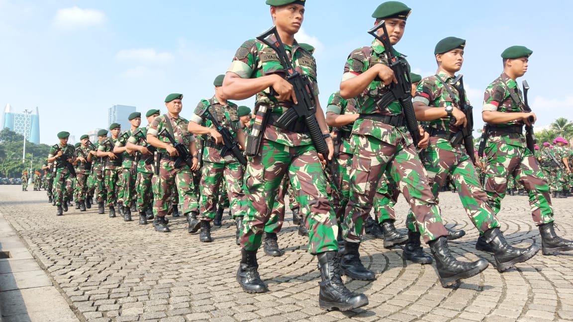 TNI bersiaga dan menjaga keamanan di Silang Monas Jakarta