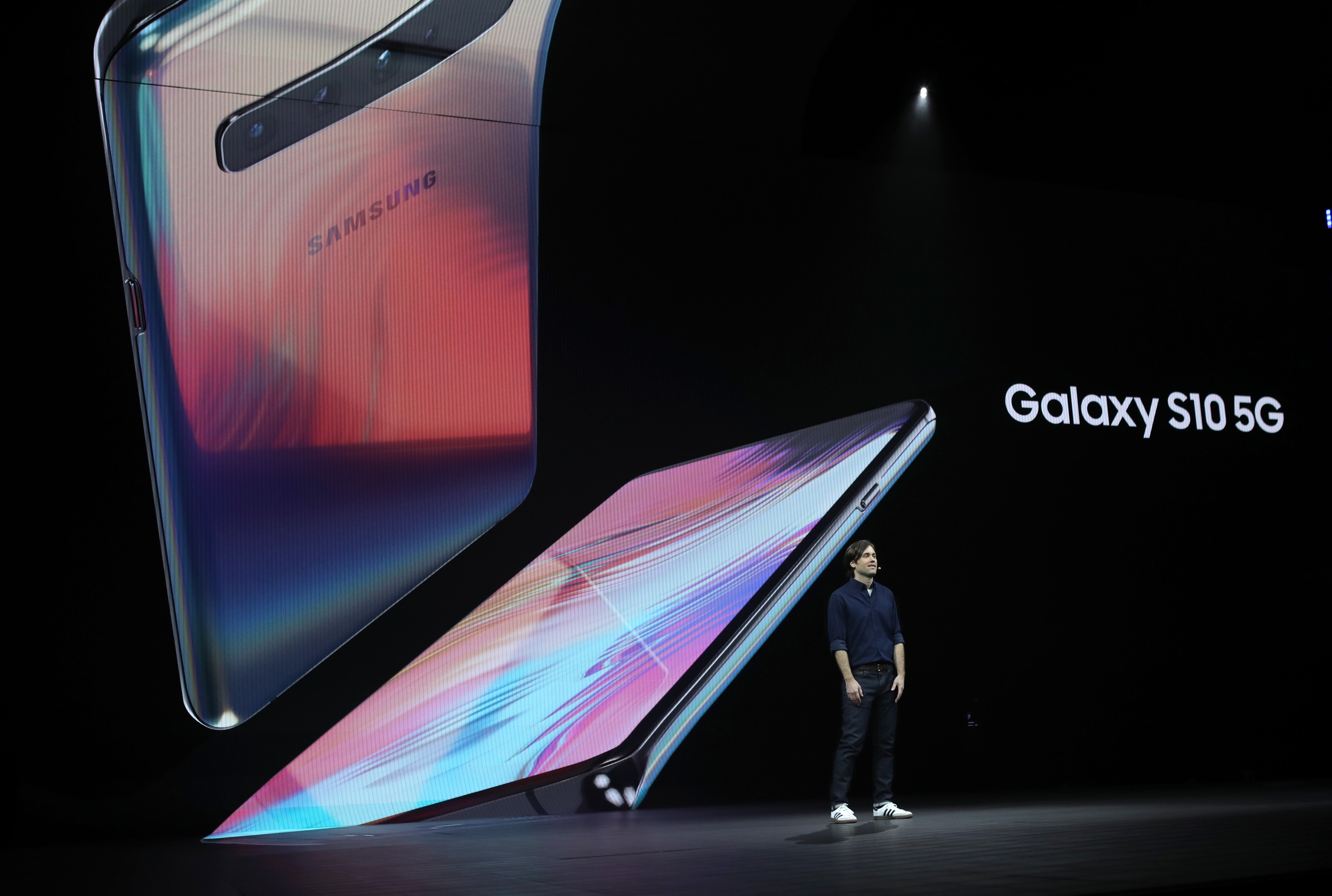 Manager Marketing Produk Samsung Drew Blackard memperkenalkan Galaxy S10 5G di Amerika Serikat.