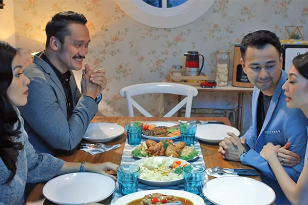 Cuplikan Film Rumput Tetangga