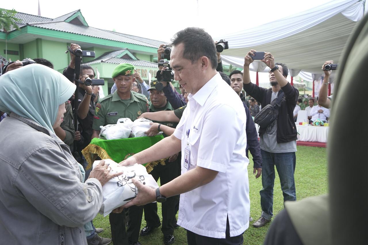 Direktur SDM dan Umum Pupuk Kaltim Meizar Effendy dalam kegiatan Pekan Pangan Murah di Samarinda, Kaltim.