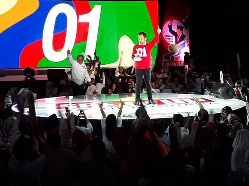 Wakil Ketua Umum Partai Amanat Nasional (PAN) Bima Arya mengacungkan satu jari acara Speakup #SatukanSuara.