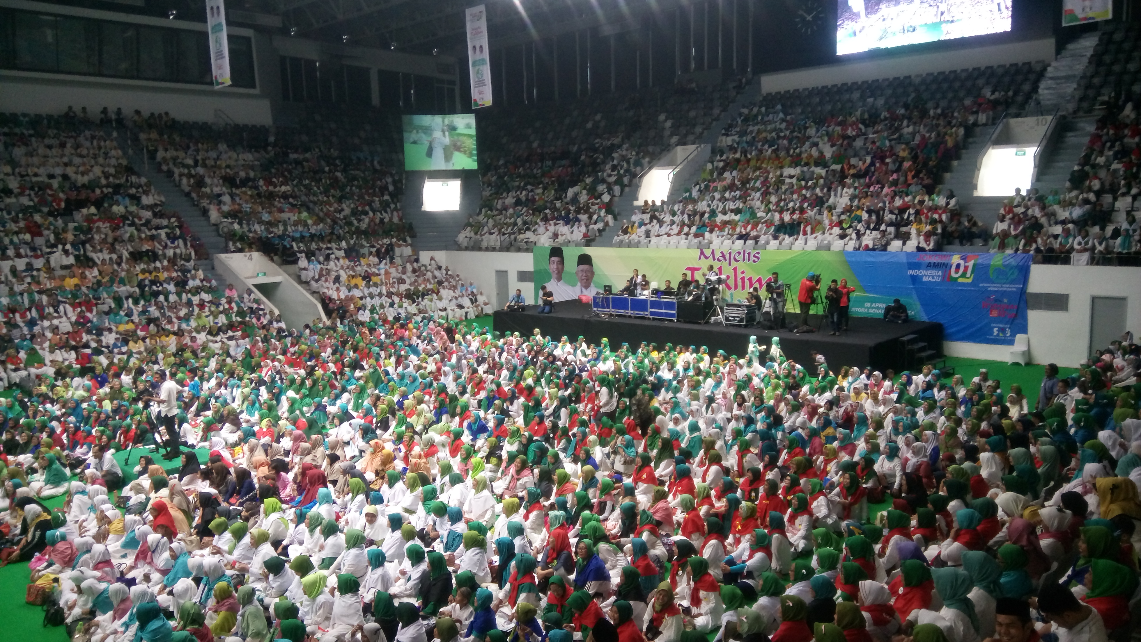 Majelis Taklim Maruf Amin di Istora