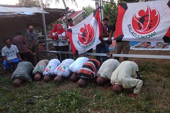 Relawan Balad Jokowi Kabupaten Indramayu, Jawa Barat, menggelar acara syukuran