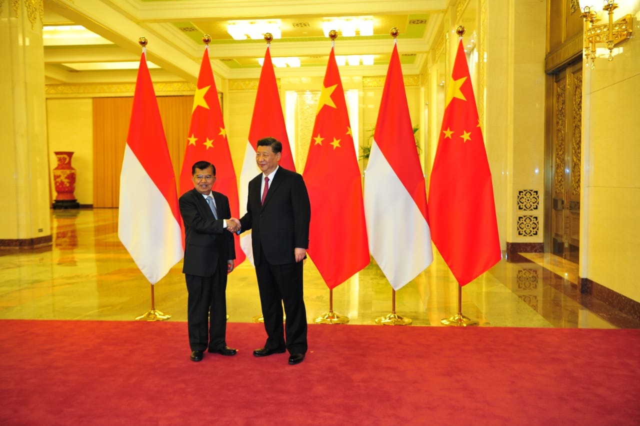 Wakil Presiden Jusuf Kalla saat bertemu Presiden Tiongkok Xi Jinping di Beijing, Tiongkok, Kamis (25/4)