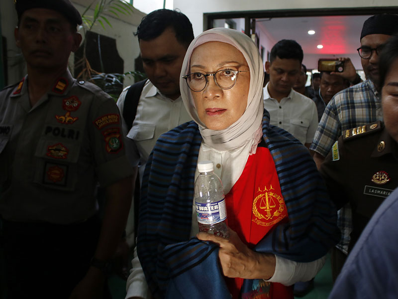  Terdakwa kasus dugaan penyebaran berita bohong atau hoaks, Ratna Sarumpaet seusai menjalani sidang lanjutan di PN Jakarta Selatan.