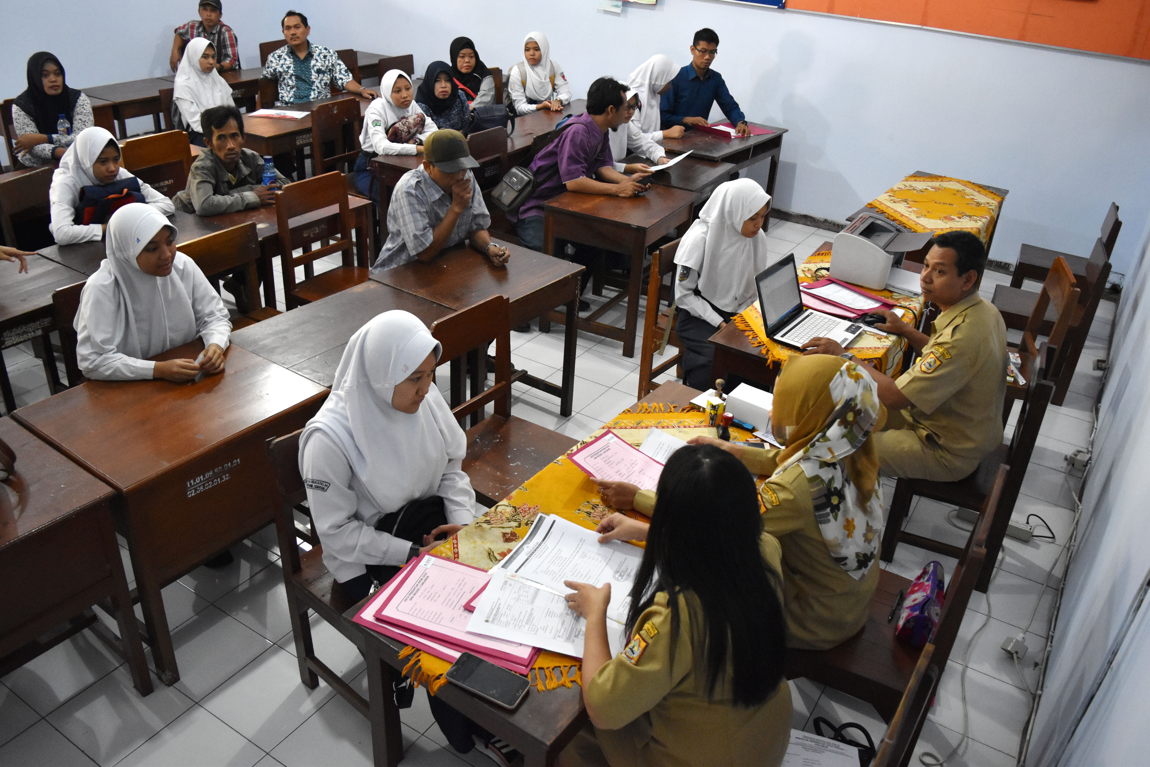  Kementerian Pendidikan dan Kebudayaan menerapkan sistem zonasi untuk PPDB 2018 julai dari TK hingga SMA untuk pemerataan akses dan kualitas