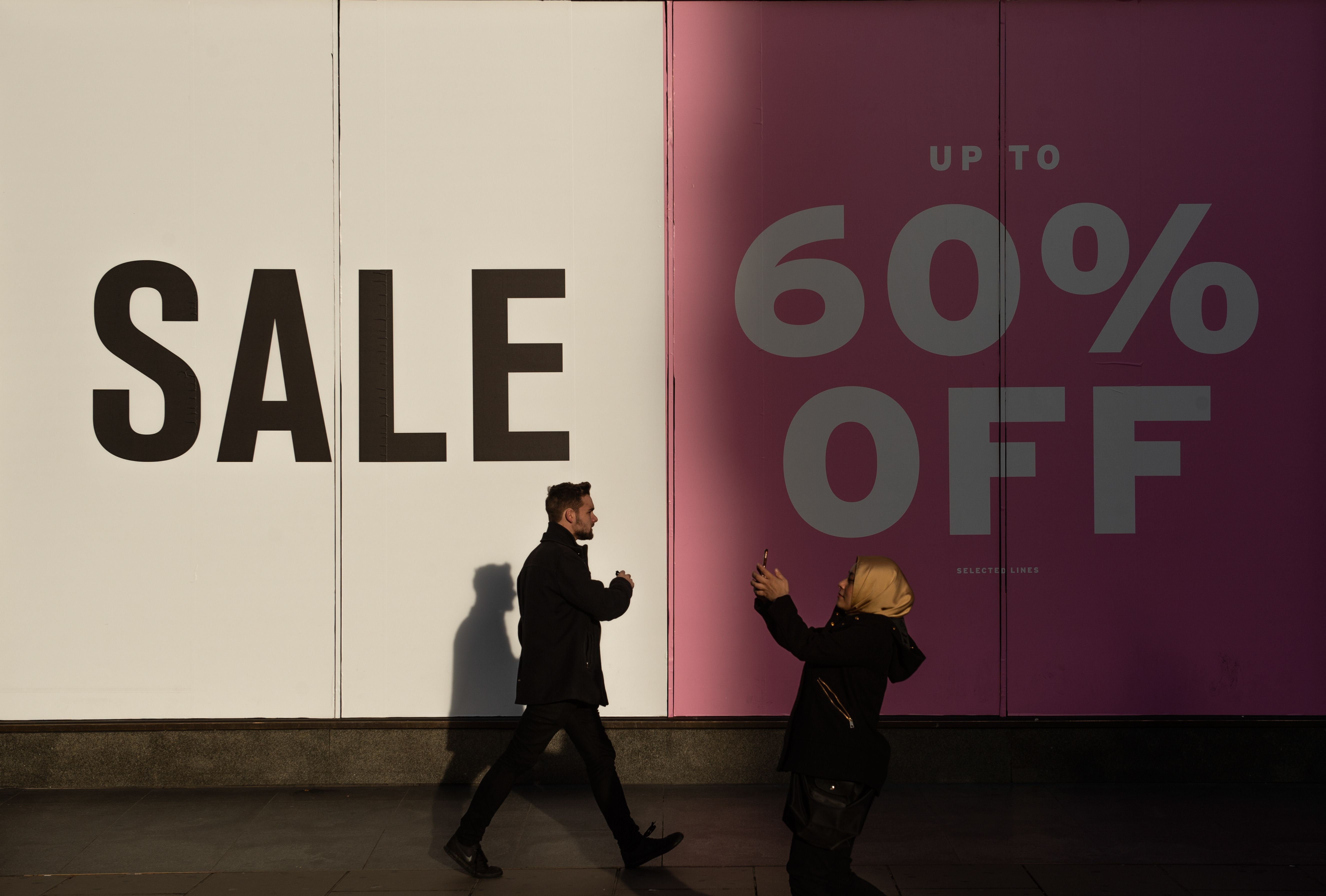 Diskon penjualan iklan di depan toko