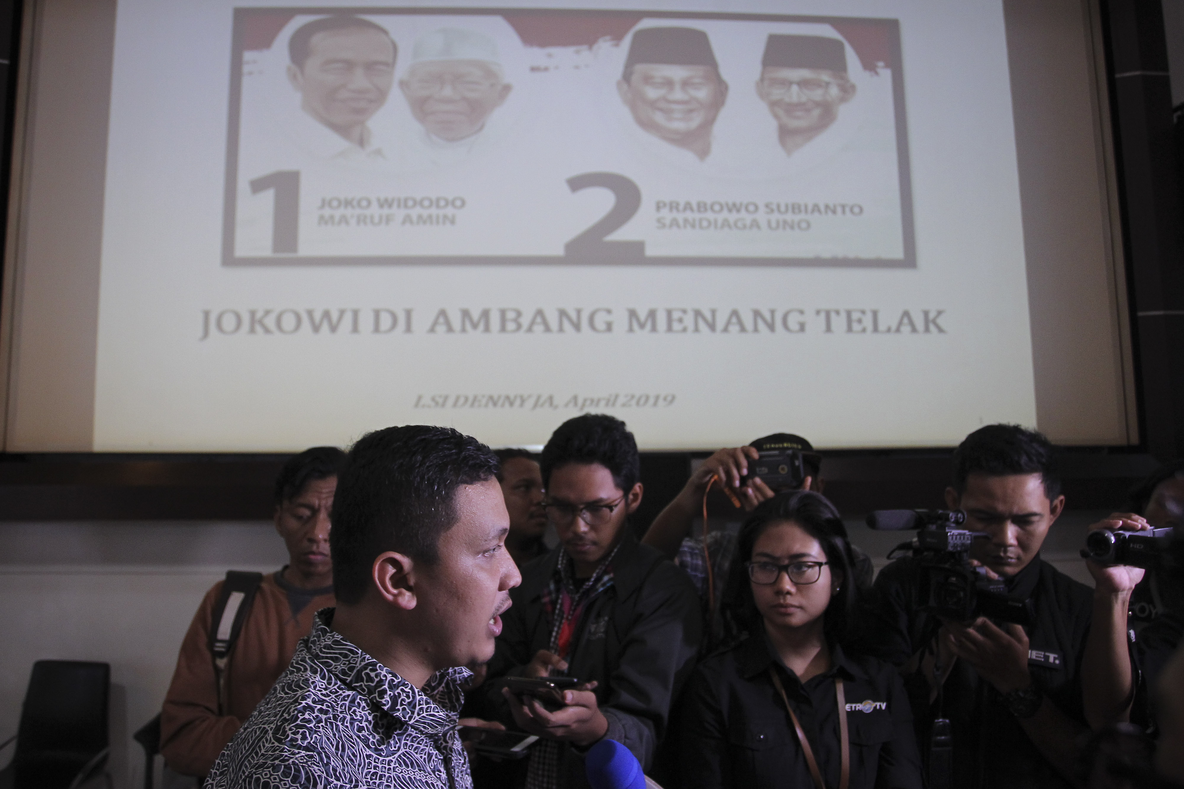 LSI Denny JA saat memaparkan hasil survei jelang Pilpres 2019