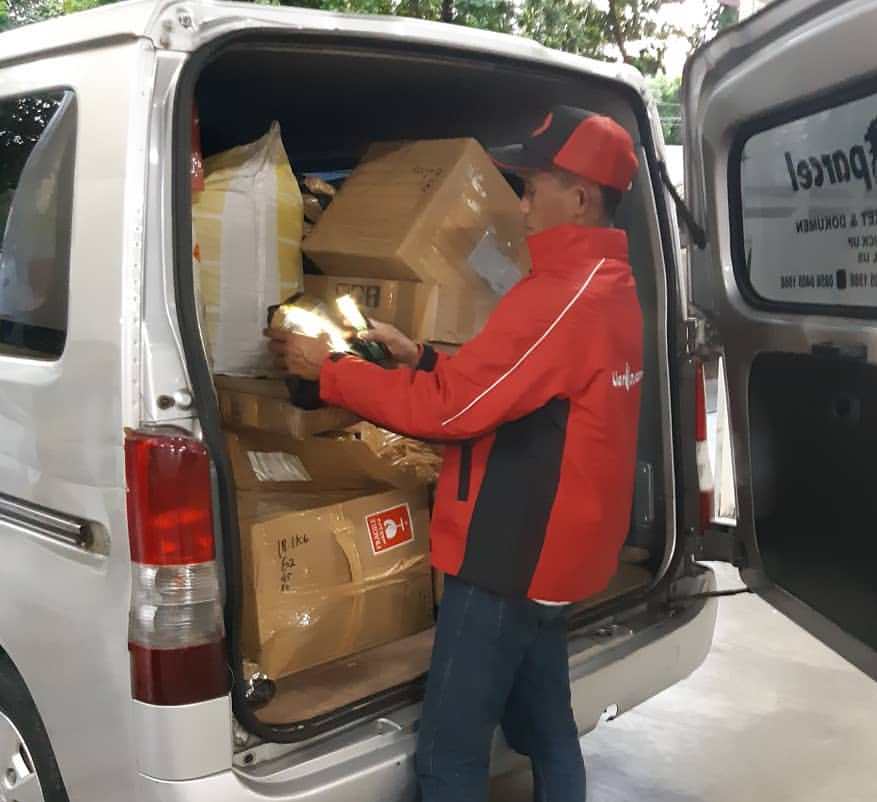 Layanan antar jemput menjadi kunci bisnis logistik. 
