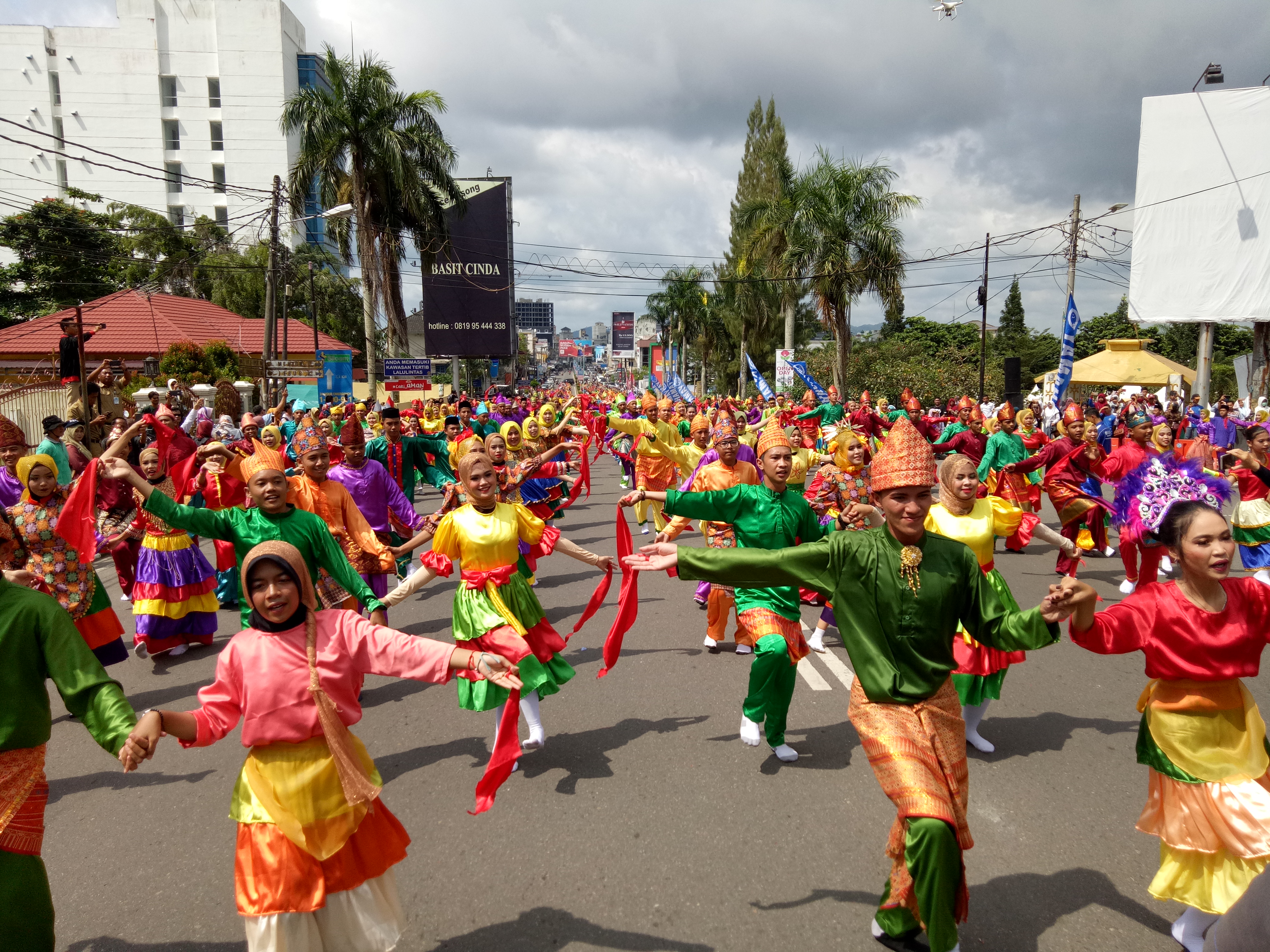 1.854 pelajar SMA dan SMK di Provinsi Bangka Belitung  memecahkan rekor Muri untuk jumlah penari Campak Pelajar terbanyak, Selasa (30/4).