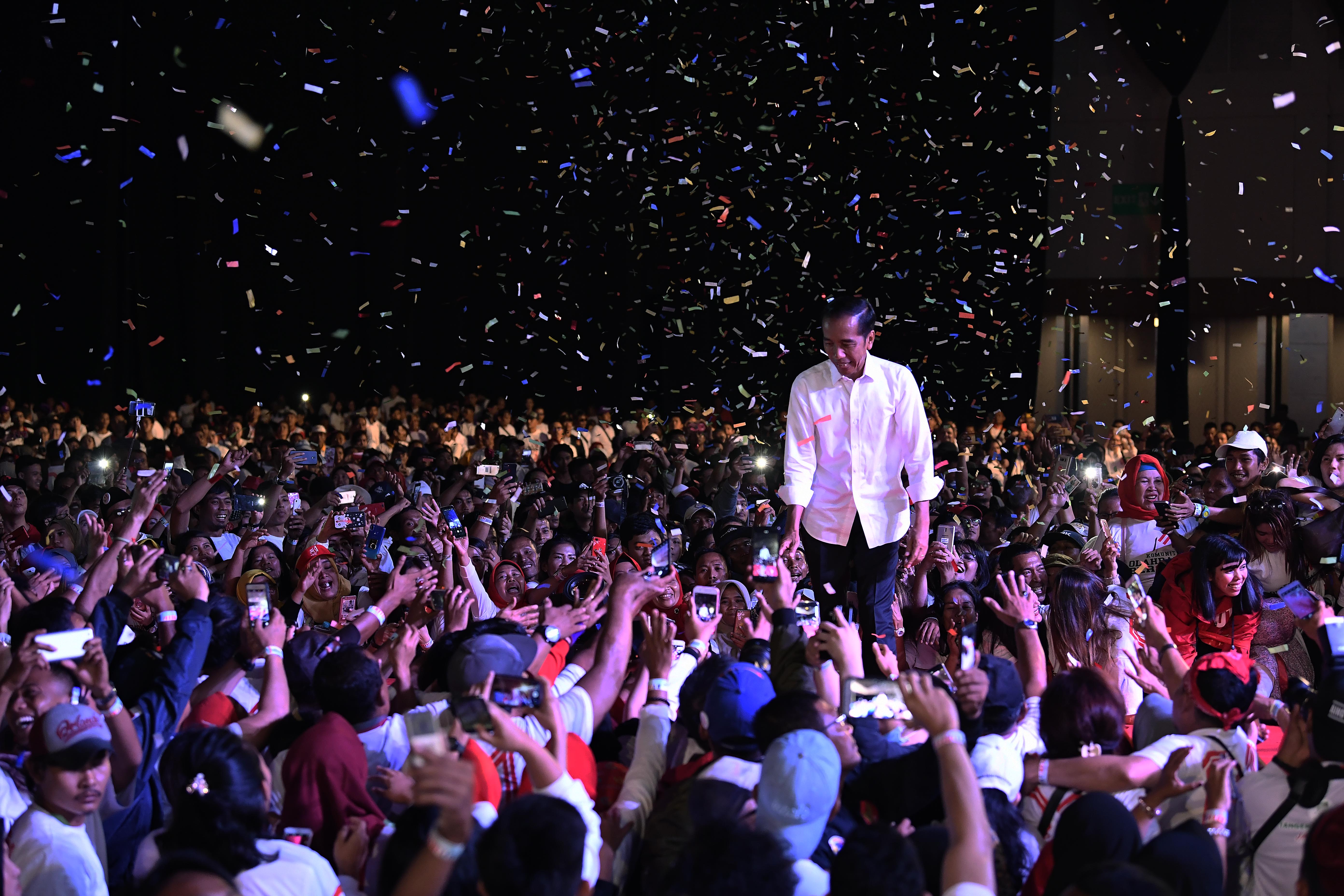 Jokowi dalam acara Deklarasi Pemuda, Influencer, Disabilitas, di ICE BSD, Tangerang, Banten, Minggu (7/4).