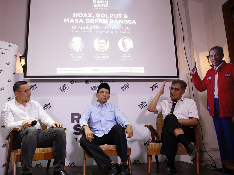 Diskusi Rabu Satu Talkshow di Rumah Cemara, Menteng, Jakarta, Rabu (10/4).