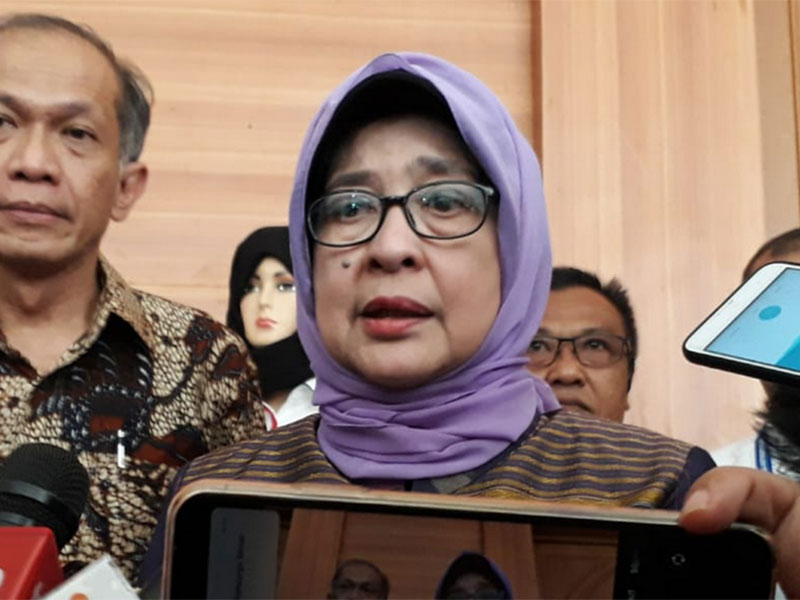 Menteri Kesehatan Nina Moeloek 