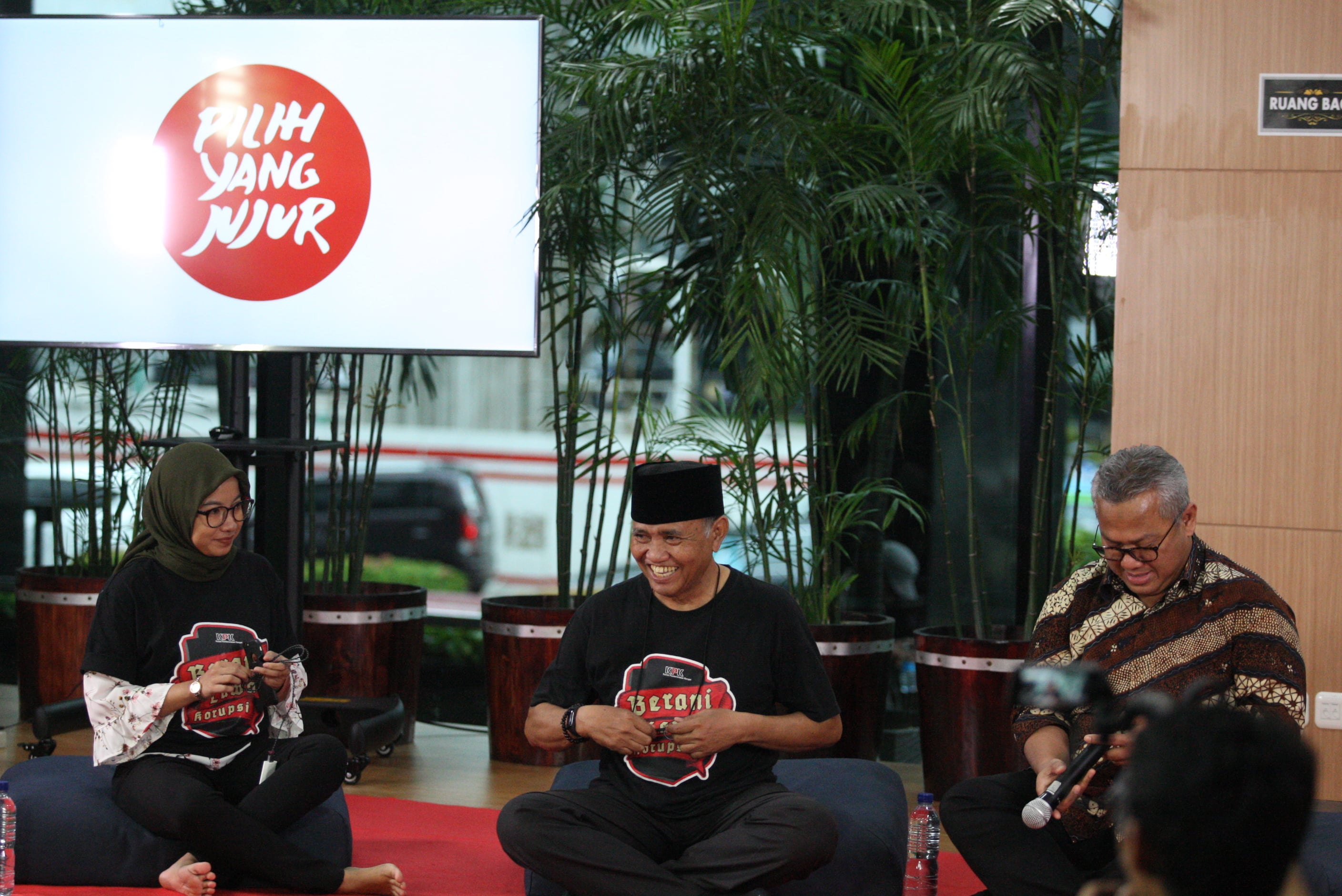 Ketua KPK Agus Rahardjo (tengah) mengajak memilih wakil rakyat yang sudah melaporkan LHKPN