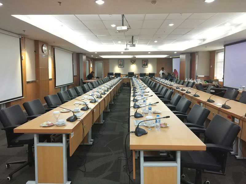 Keadaan ruang rapat lantai 3 gedung DPRD DKI Jakarta kosong