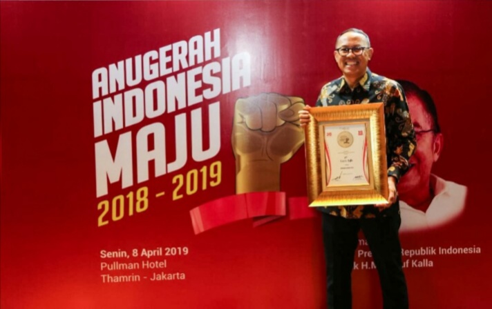 Direktur Kepatuhan dan Manajemen Risiko yang melaksanakan tugas Direktur Utama Bank BJB Agus Mulyana menerima penghargaan Merah Putih.