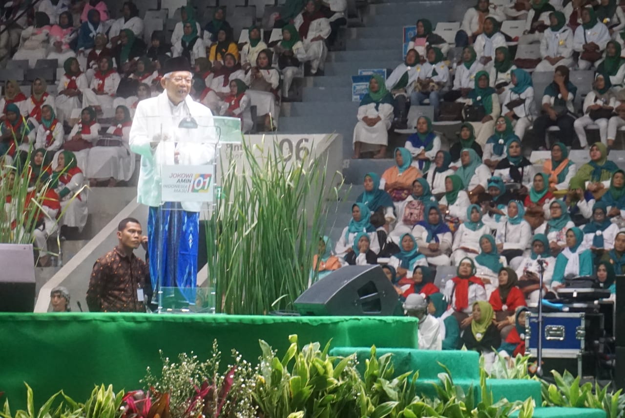 Cawapres 01 KH Ma'ruf Amin dalam acara Majelis Taklim Bersalawat di Istora Senayan Jakarta, Senin (8/4).
