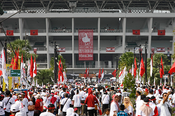 Simpatisan dan pendukung pasangan Capres dan Cawapres nomor urut 01 Joko Widodo-Ma'ruf Amin mulai berdatangan di GBK