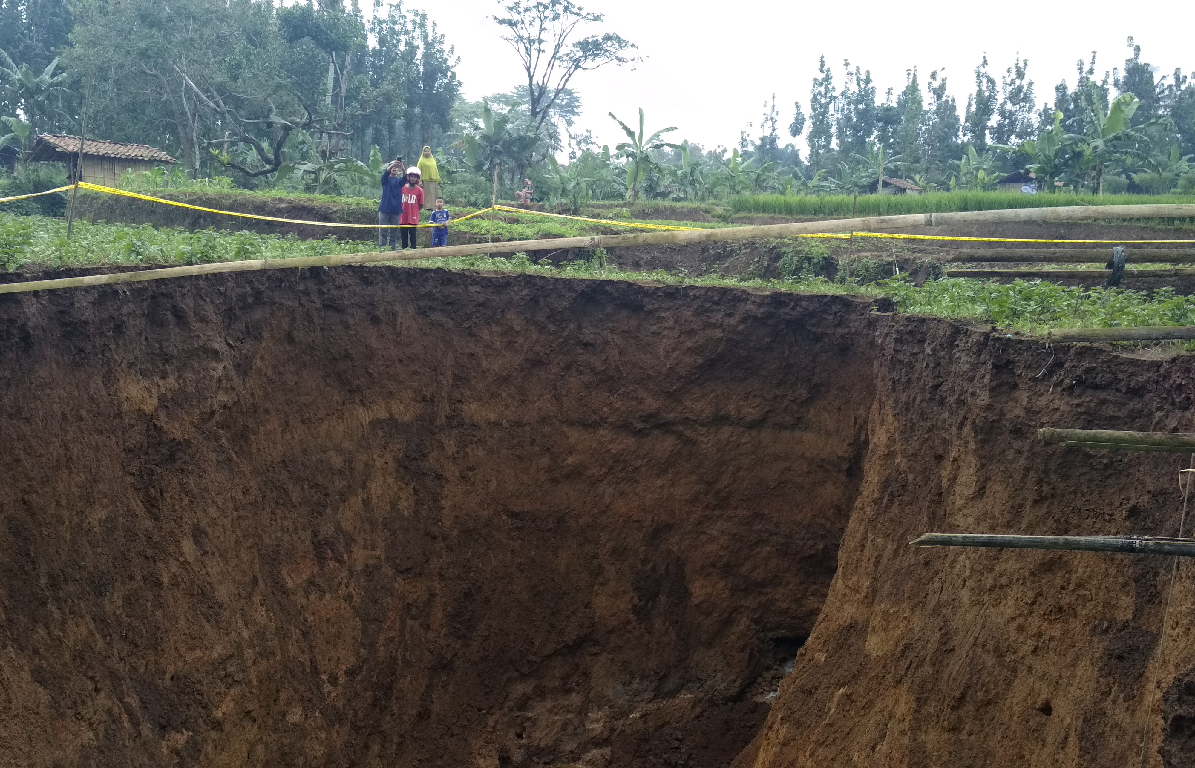 Lubang di Kecamatan Kadudampit, Kabupaten Sukabumi, Jawa Barat.