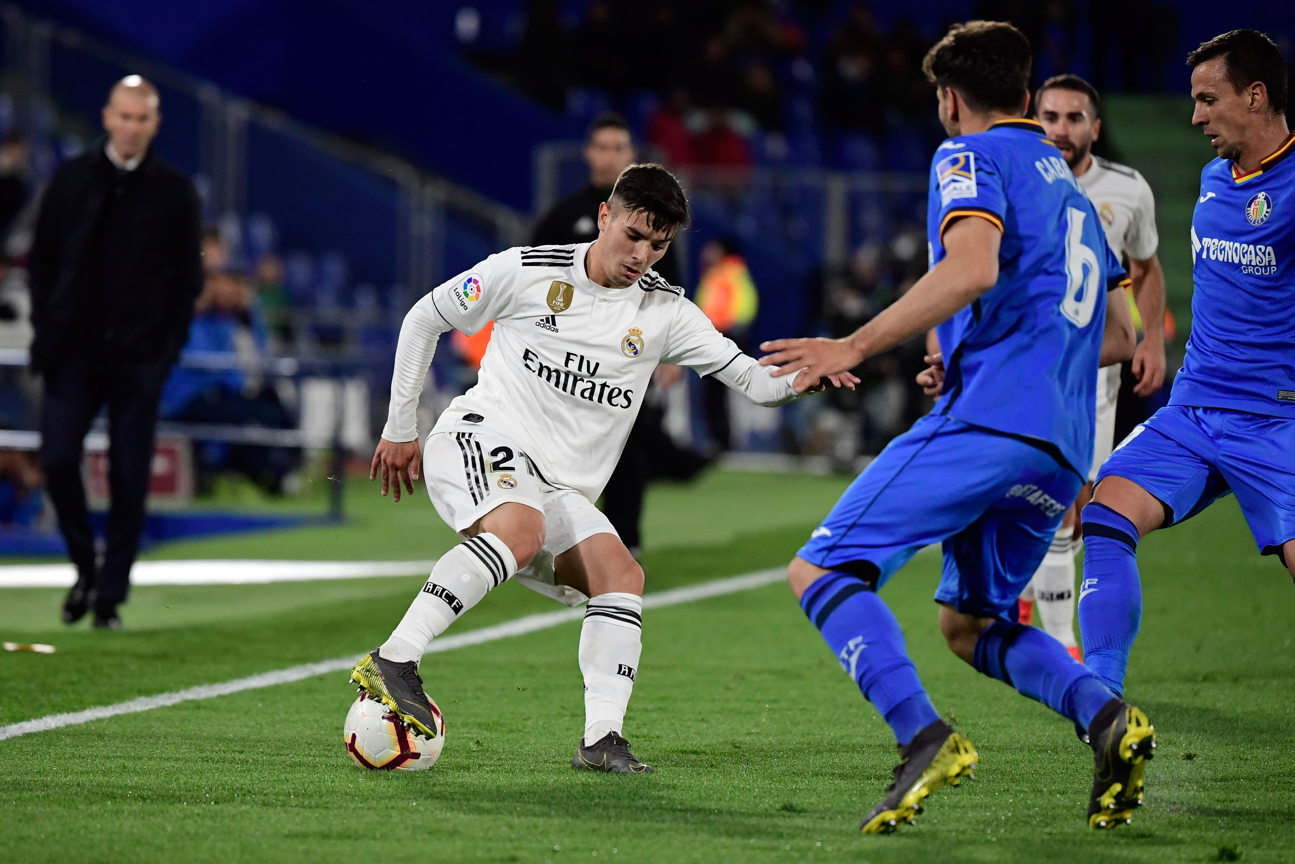Aksi pemain Real Madrid Brahim Diaz (kiri) dalam laga melawan Getafe.