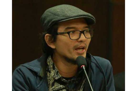  Irfan Amalee dari Peace Generation Indonesia di Jakarta, Kamis (25/4).