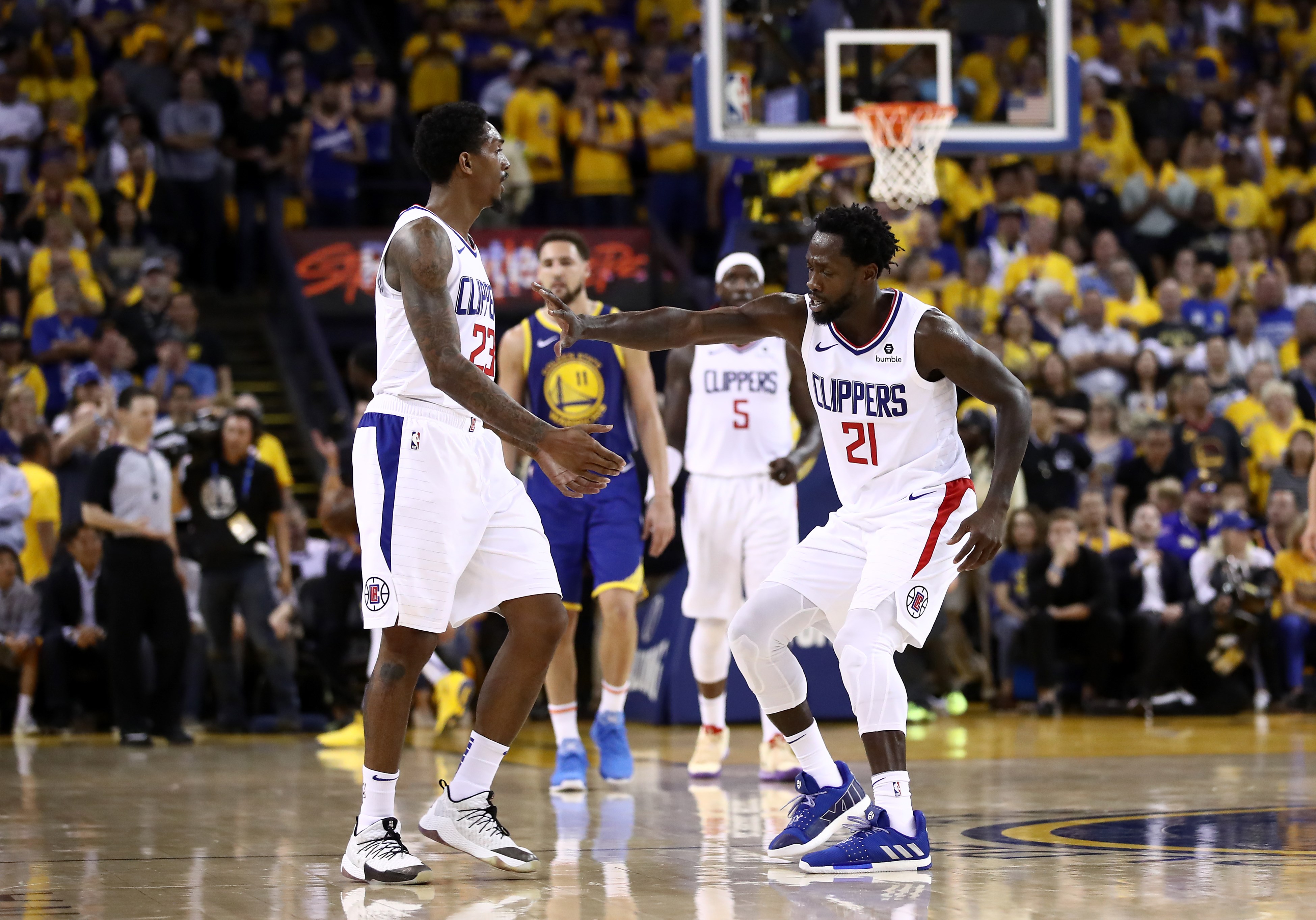 Pemain Clippes Lou Williams (kiri) dan Patrick Beverley