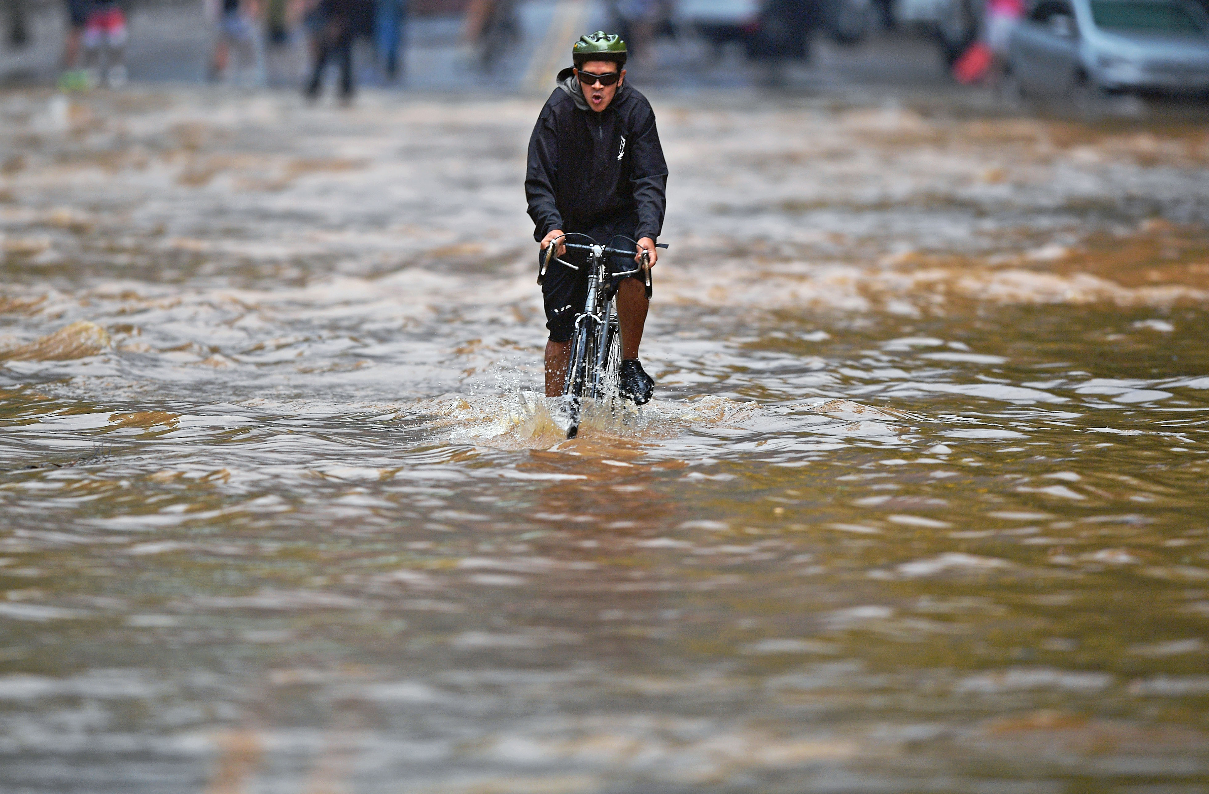 Kondisi jalan yang terendam banjir di Rio de Janeiro