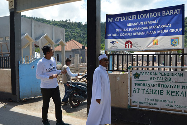 Pembangunan Sekolah yang di gagas oleh  Dompet Kemanusiaan Media Group di Lombok