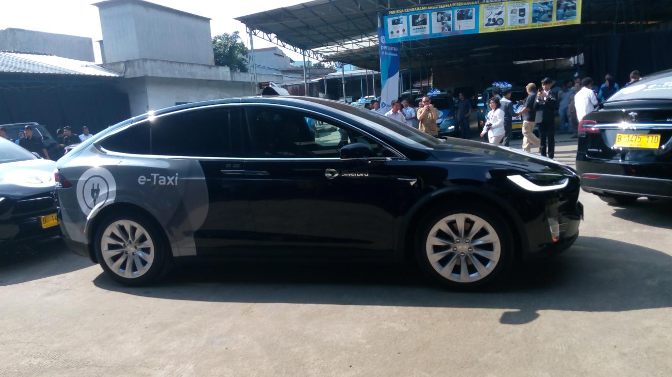 Blue berencana mengoperasikan sebanyak 200 mobil listrik hingga 2020