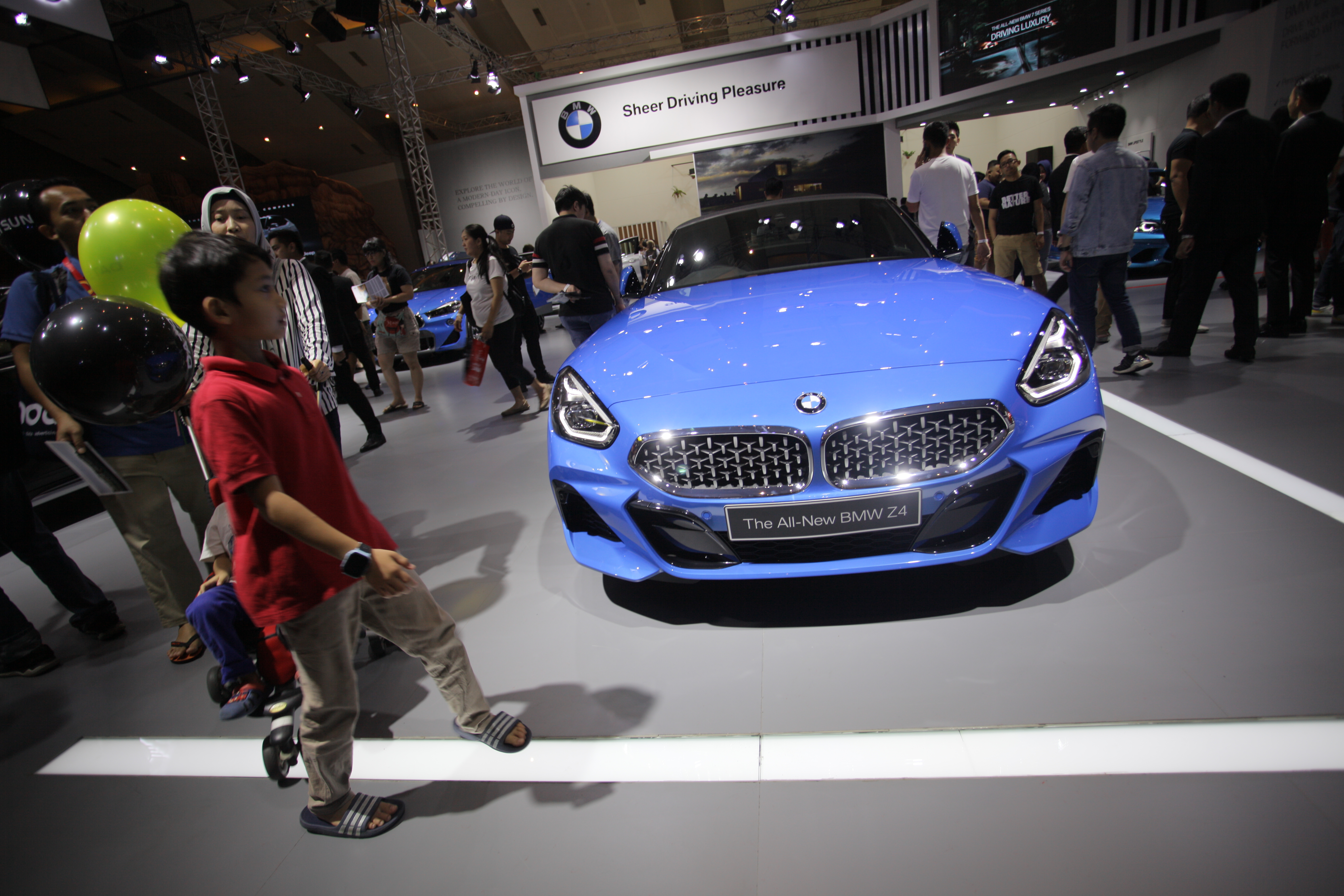 Roadster terbaru BMW - All-new BMW Z4, hadir secara perdana di IIMS 2019 yang mengedepankan teknologi dan bahasa desain terbaru dari BMW.