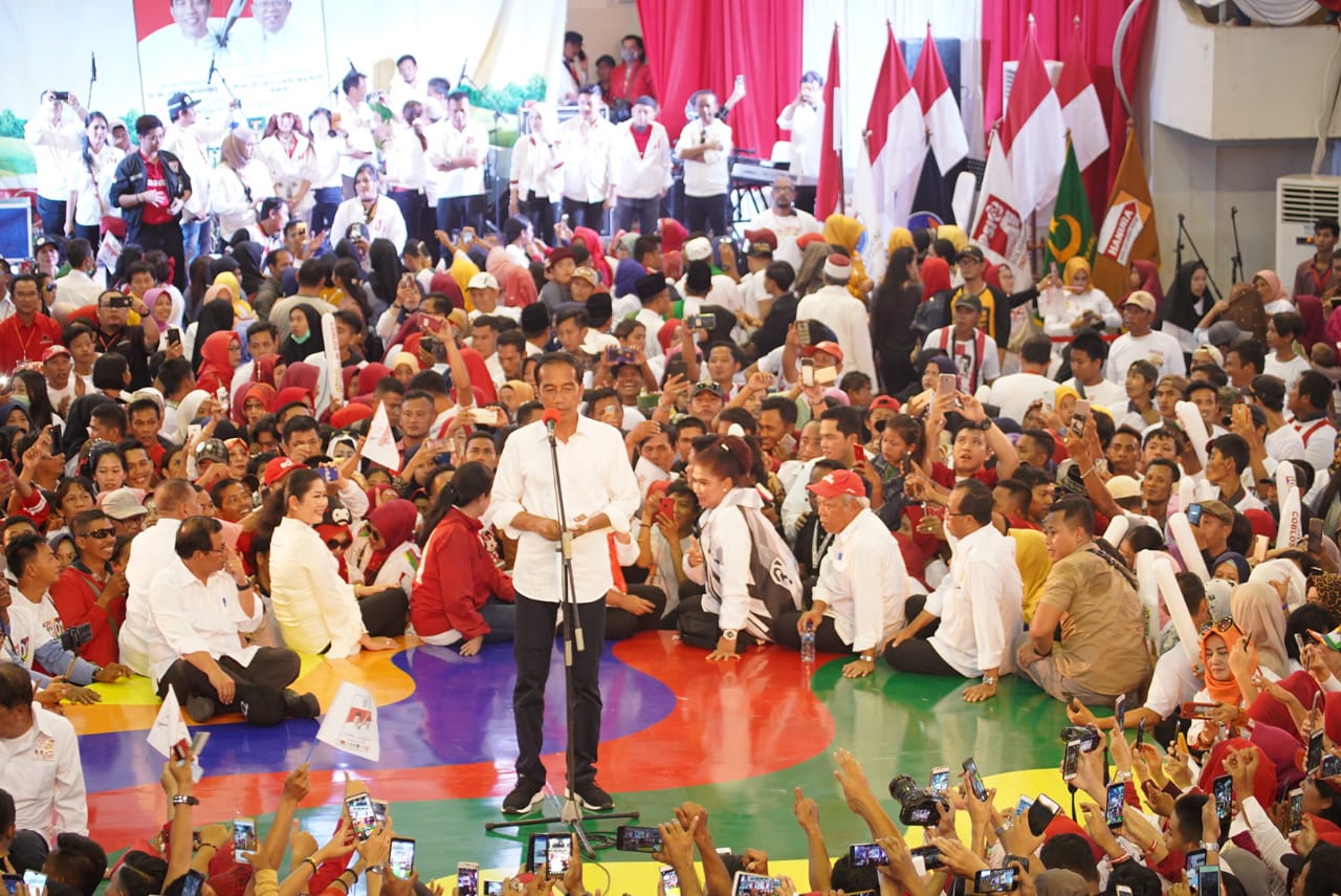 Capres nomor urut 01 Joko Widodo melakukan kampanye akbar di Sumatra Selatan