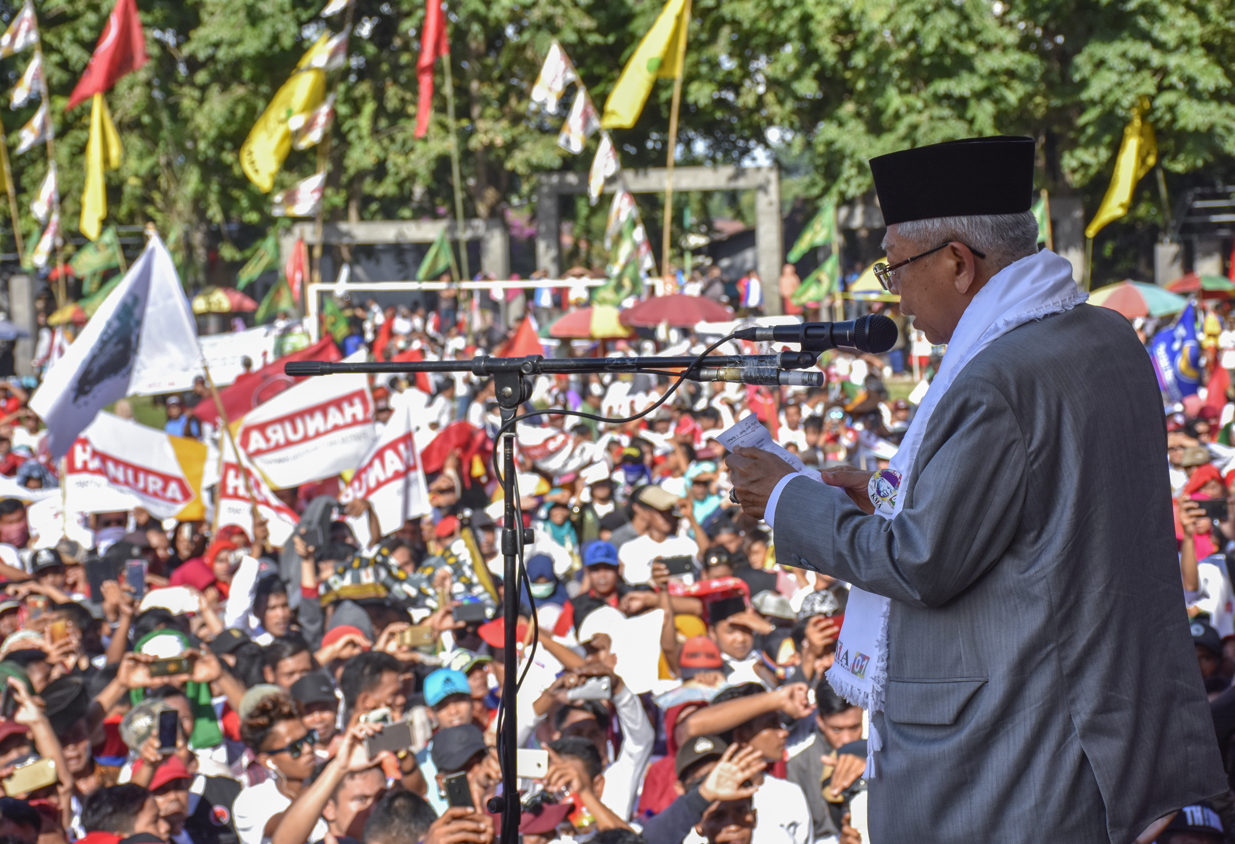 Cawapres Ma'ruf Amin di Lapangan Nasional Selong, Lombok Timur, NTB, Selasa (2/4).