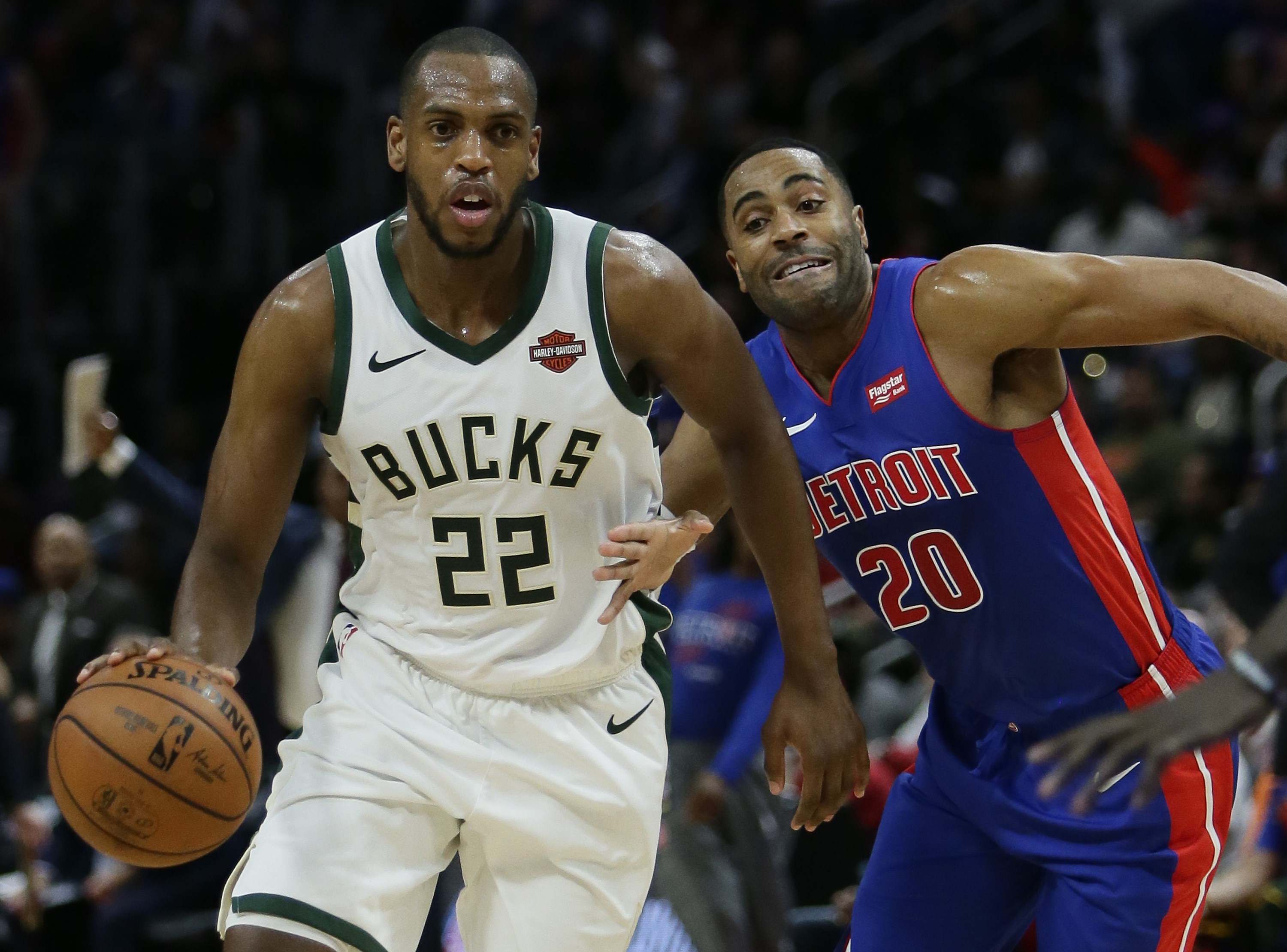Duel antara Milwaukee Bucks dan Detroit Pistons
