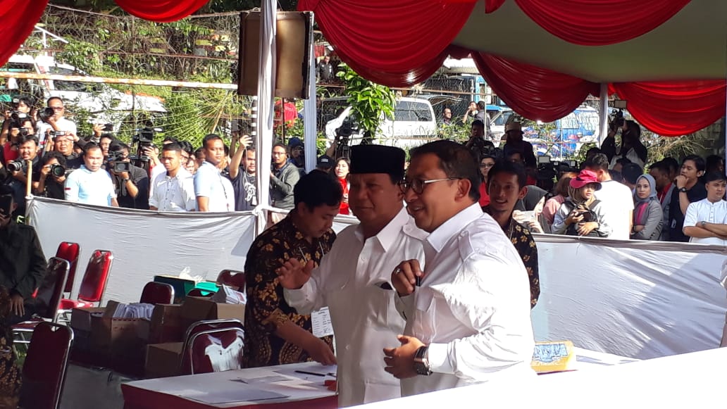 Capres nomor urut 02 Prabowo Subianto bersama Fadli Zon.