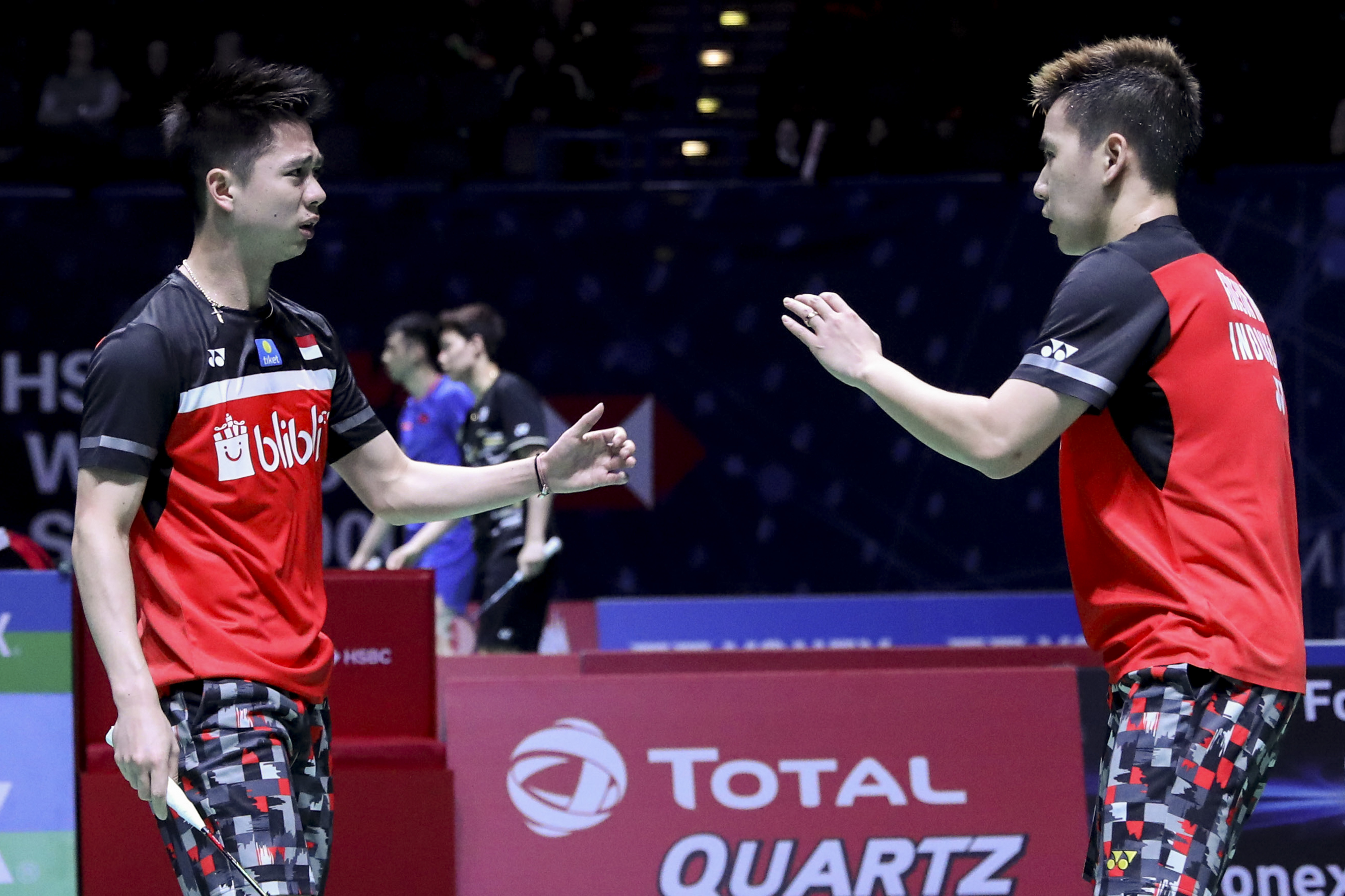 Pebulu tangkis ganda putra Indonesia Kevin Sanjaya Sukamuljo (kiri) dan Marcus Fernaldi Gideon 