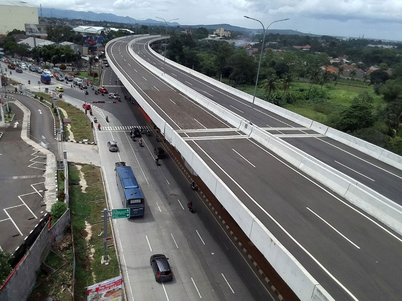 Foto udara jalan tol layang Bogor Outer Ring Road (BORR) Sholeh Iskandar, Kota Bogor, Jawa Barat