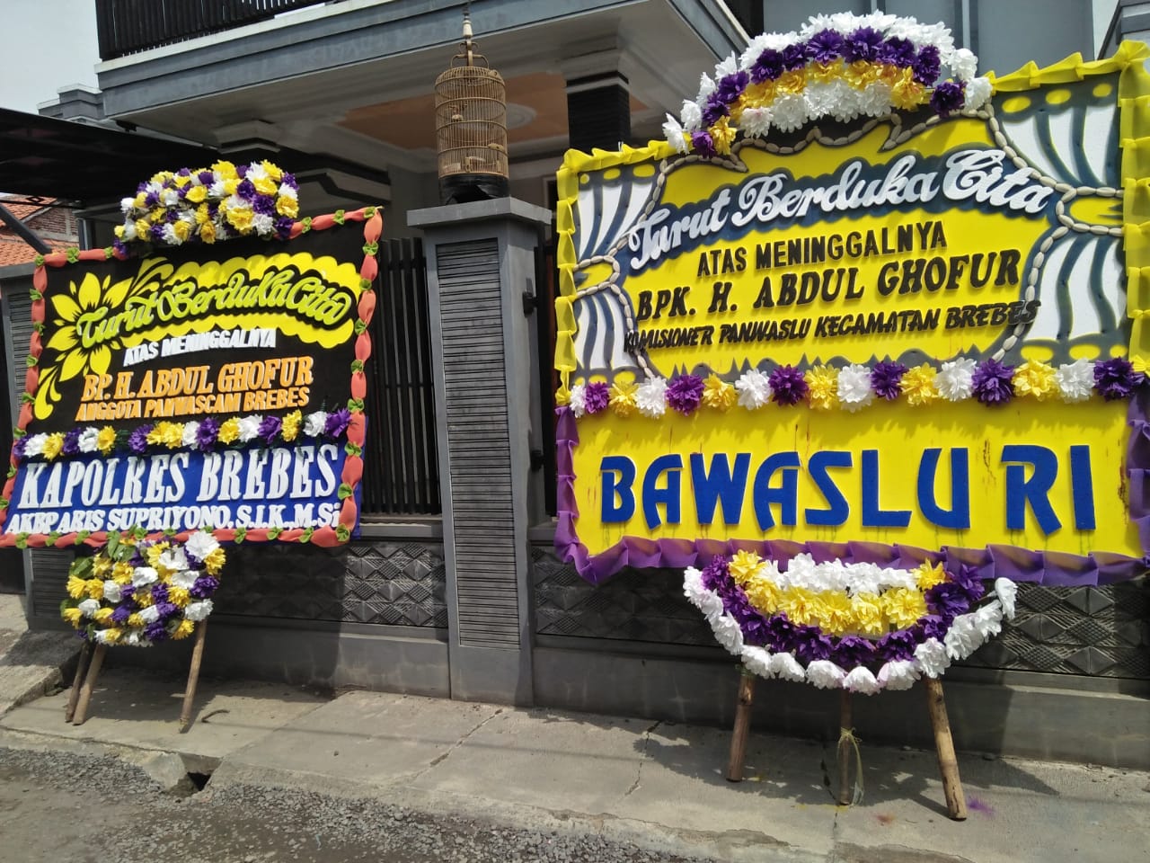 Kediaman Abdul Ghofur, petugas penyelenggara Pemilu di Kabupaten Brebes, yang meninggal dunia.