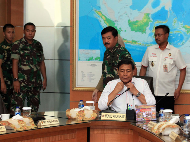 Menko Polhukam Wiranto memimpin rapat koordinasi khusus setingkat menteri di Kantor Kemenko Polhukam, Jakarta