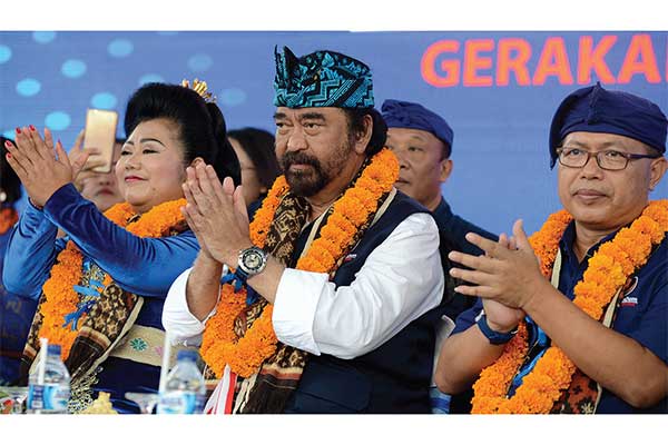KAMPANYE AKBAR PARTAI NASDEM: Ketua Umum Partai NasDem Surya Paloh didampingi Ketua DPW NasDem Bali Ida Bagus Oka Gunastawa (kanan) dan Ketu
