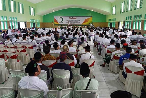 Alumni pesantren dari Malang Raya berkumpul di Gedung Serbaguna PCNU Kediri