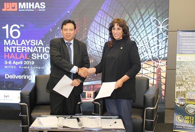 Dirut Modern Industrial Estat Pascall Wilson (kiri) dan Director International Relation of Cordoba Halal Cluster Barbara Hayat Ruiz-Bejarano