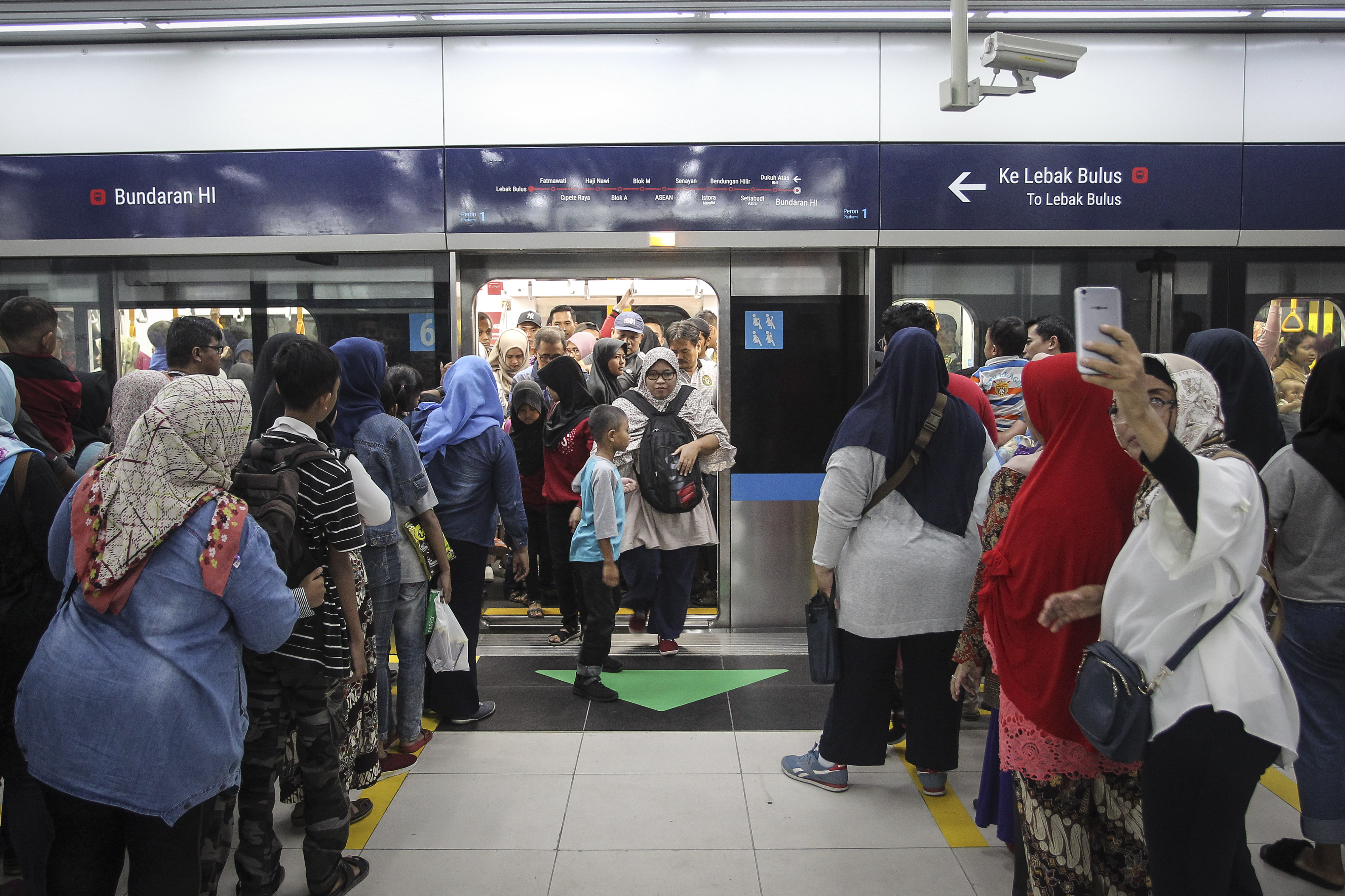 Moda Raya Terpadu (MRT) telah mengangkut rata-rata sebanyak 82.615 penumpang per hari.