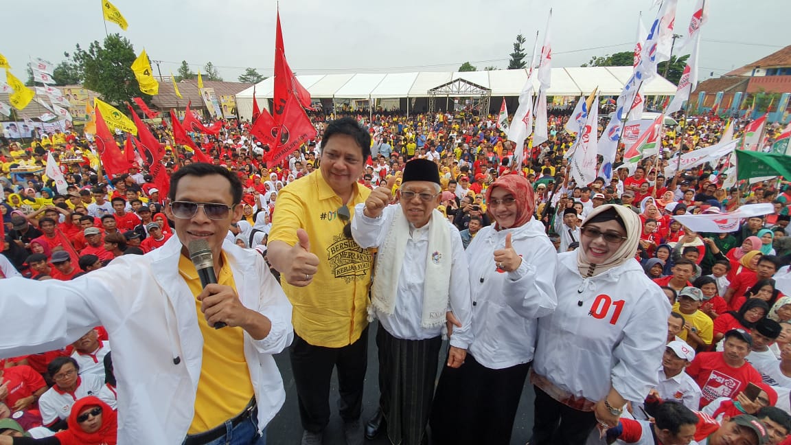 Suasana kampanye terbuka di Lapangan Ciampea di Kabupaten Bogor, Jawa Barat, Jumat (5/4).