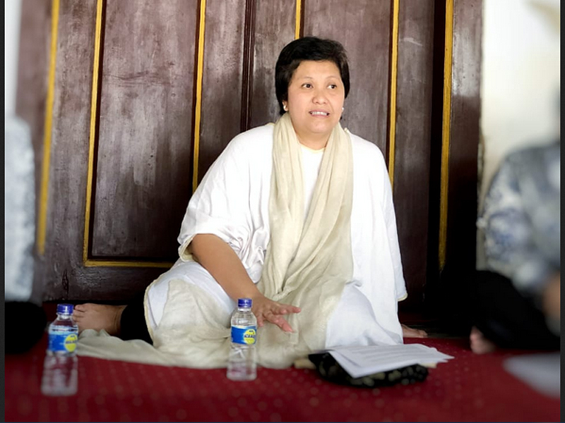 Caleg DPR RI Partai NasDem nomor 1 Dapil 2 Jateng Rerie L Moerdijat saat berziarah ke Makam Ratu Kalinyamat di Desa Mantingan, Jepara.