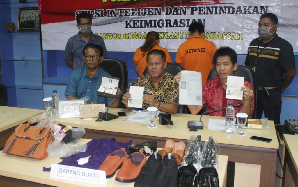 Dua WNA China Tertangkap Berdagang di Sinjai Tanpa Izin Tinggal: Makassar: Kantor Imigrasi Kelas I Tempat Pemeriksaan Imigrasi (TPI) 